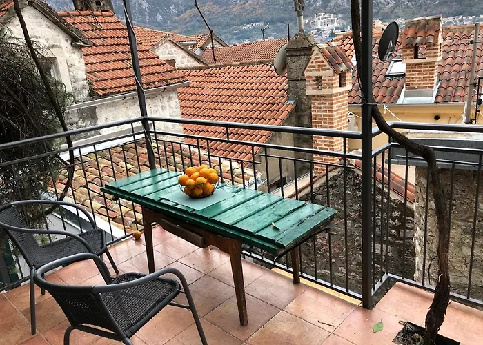 Chic & Stylish With Seaview-Terrace - Kotor Indah